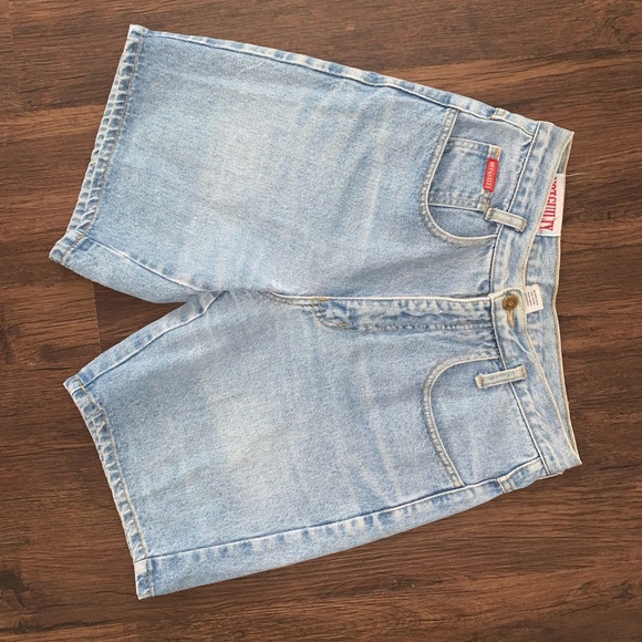 Vintage Not Guilty denim shorts - Picture 2 of 3